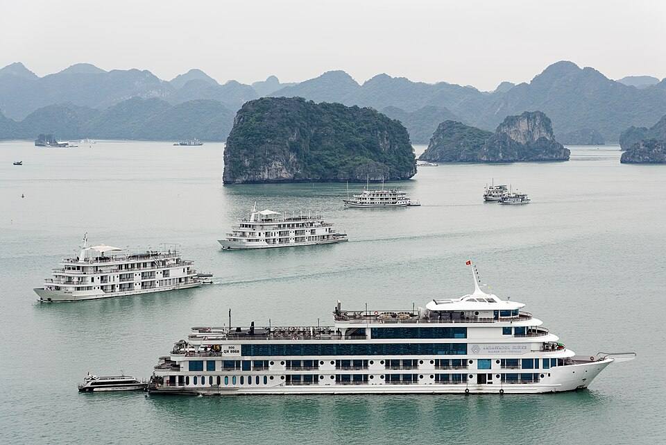 Bootstour durch die Halong-Bucht
